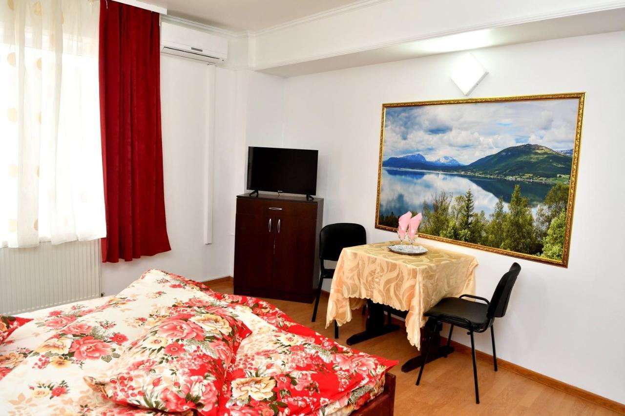 Caransebeş Casa Simescu I 호스텔 외부 사진