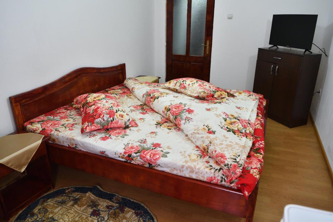 Caransebeş Casa Simescu I 호스텔 외부 사진